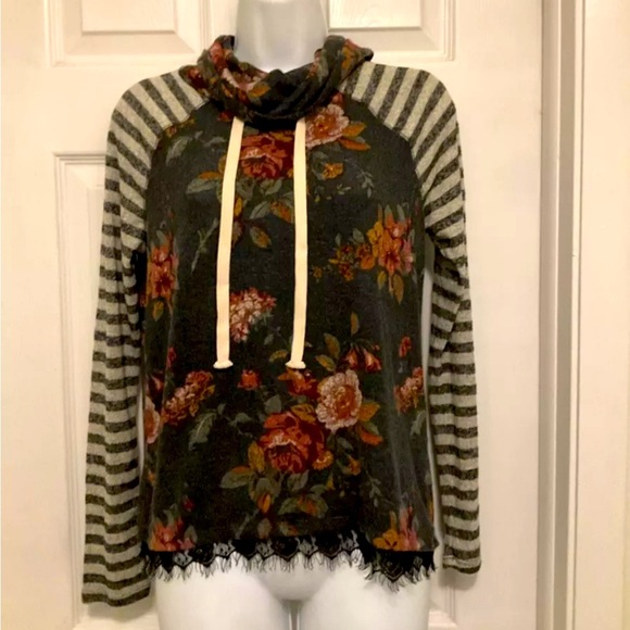 Rewind Juniors Soft Cowl Neck Lace Bottom Sweater Size Small - Picture 1 of 7